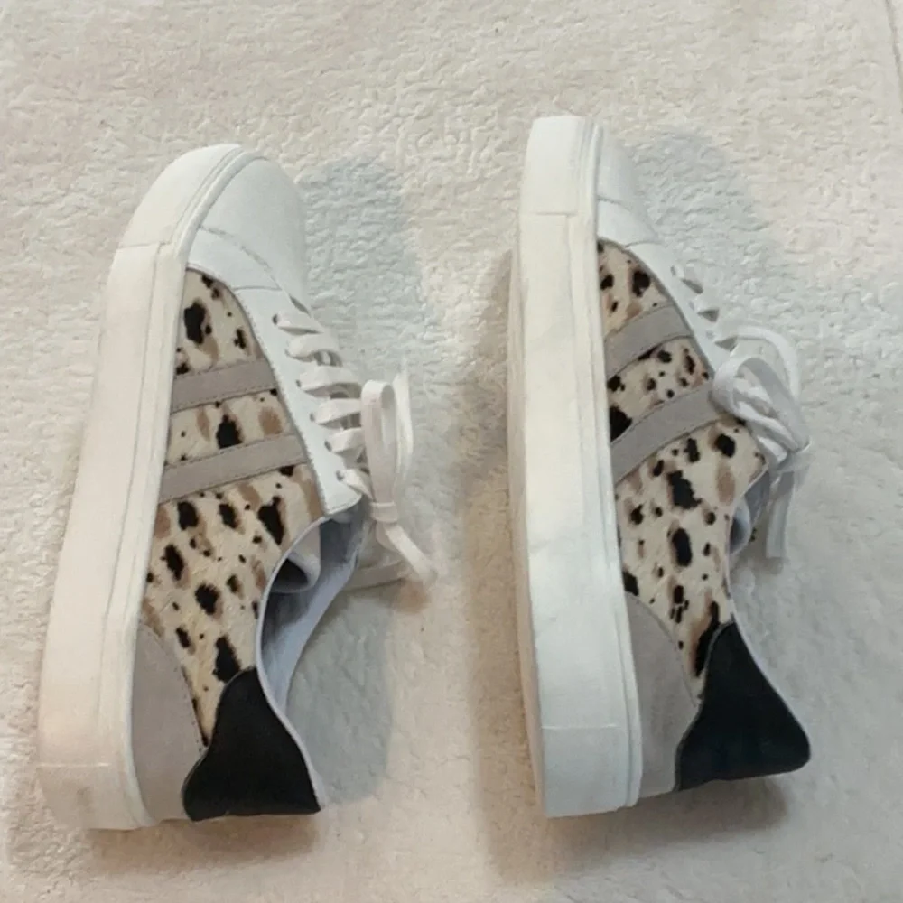 NWOT Kaanas White Leather Sneakers w/ Cheetah Print Fur